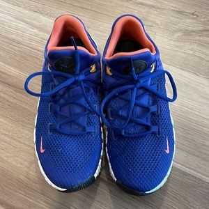 Nike Free Metcon 4 -Navy/Coral (Men’s 9/ Women’s 10.5)